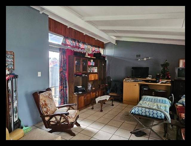 4 BEDROOM HOUSE FOR SALE IN BONAERO PARK